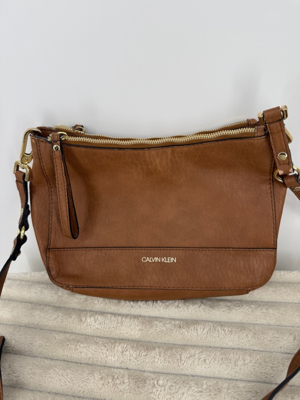 Calvin Klein Sonoma Bubble Lamb Novelty Messenger Crossbody - Picture 5 of 16